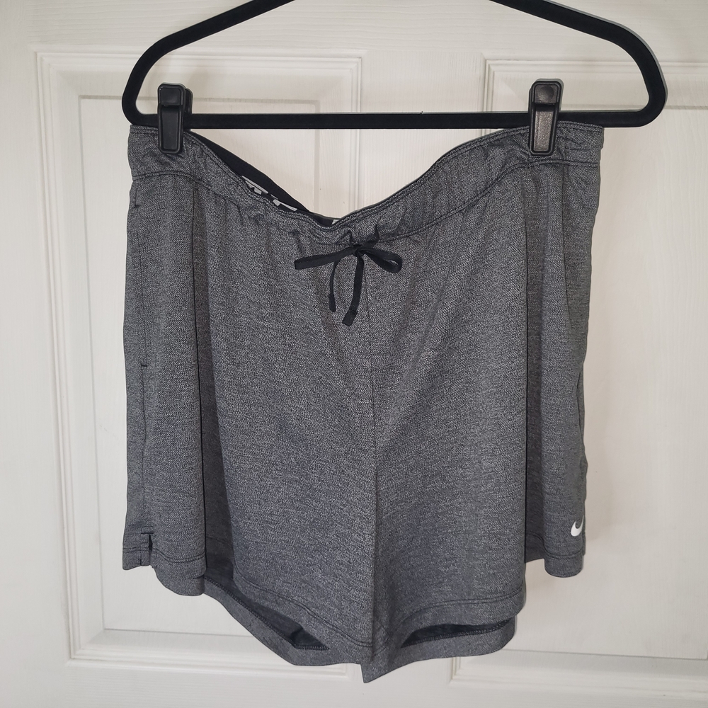 Nike Women's Gray Athletic Shorts - 1X